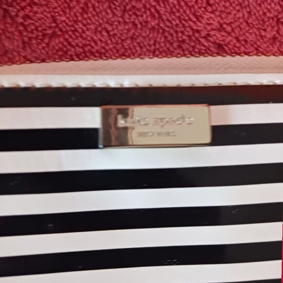 Kate Spade New York Black & White Striped  Wallet With Multiple Card Slots - Picture 5 of 8